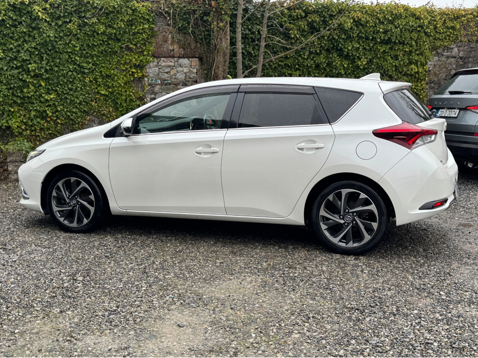 2017 Toyota Auris 1.8 Sport Hybrid €13,450