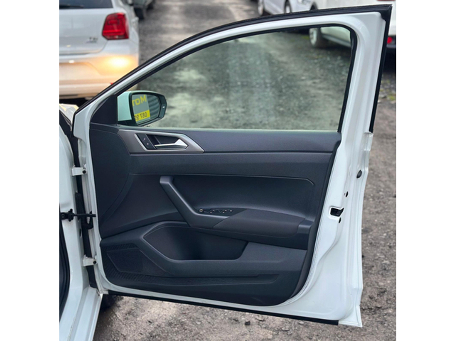 2019 Volkswagen Polo - image 9