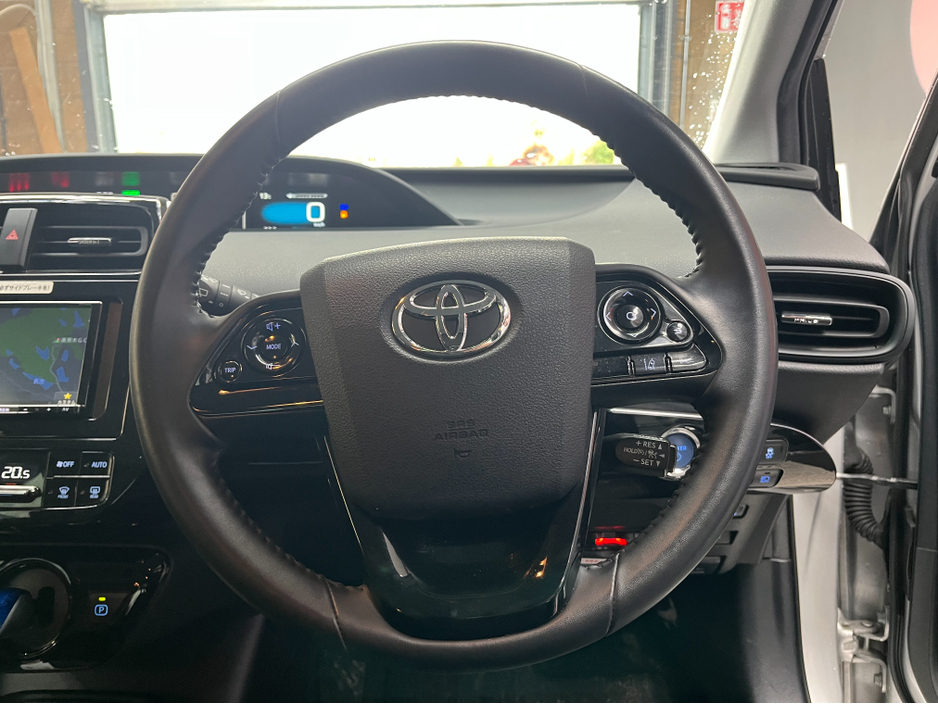 2022 Toyota Prius - image 8