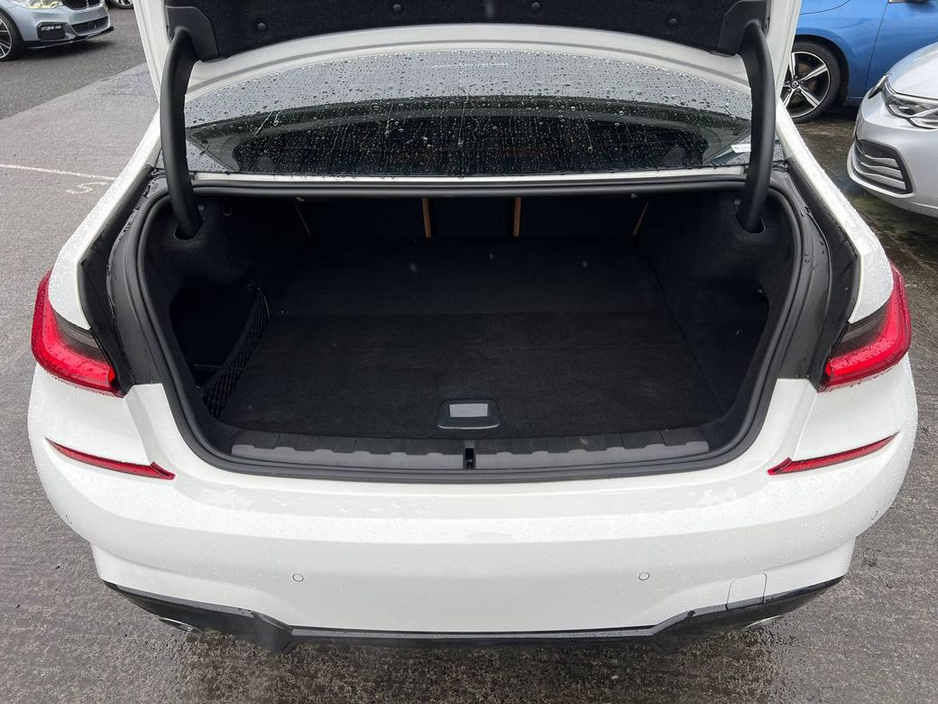 2021 BMW 3 Series - image 14