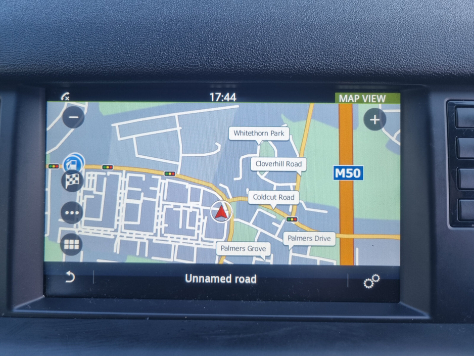 2016 Land Rover Discovery Sport - image 9