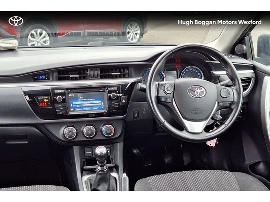 2017 Toyota Corolla - image 13