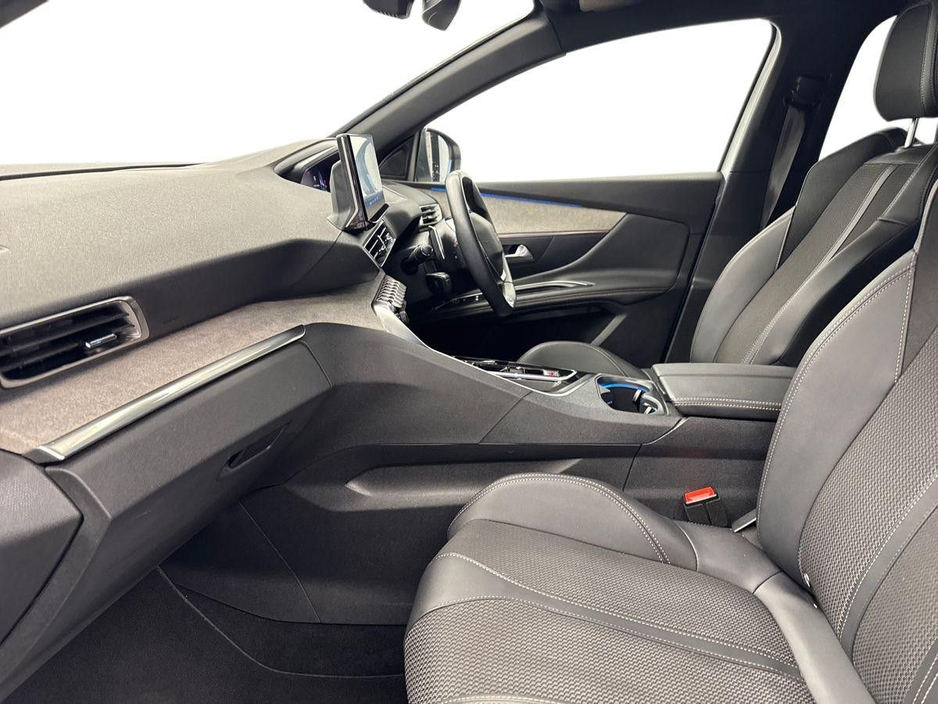 2024 Peugeot 3008 - image 2