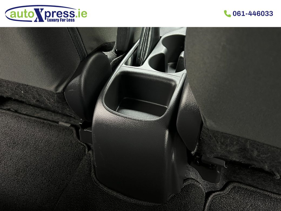 2022 Toyota Yaris - image 21