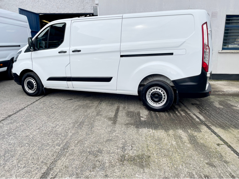 2023 Ford Transit Custom - image 28