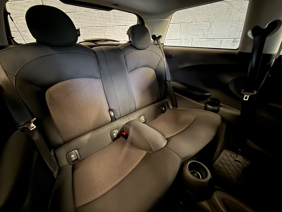 2020 MINI Hatch  €17,900