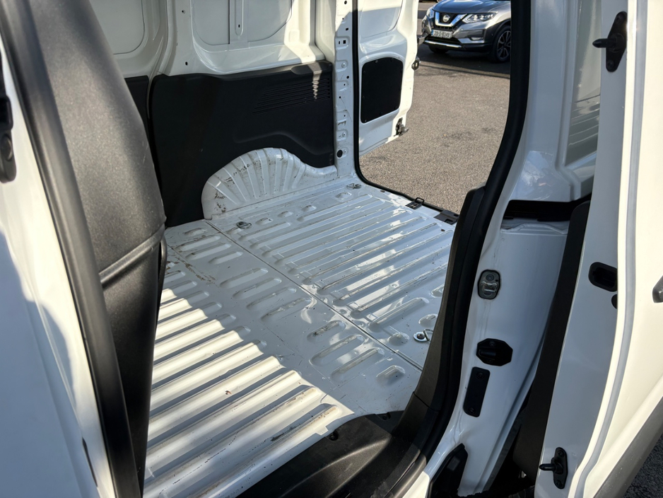 2022 Opel Combo - image 16