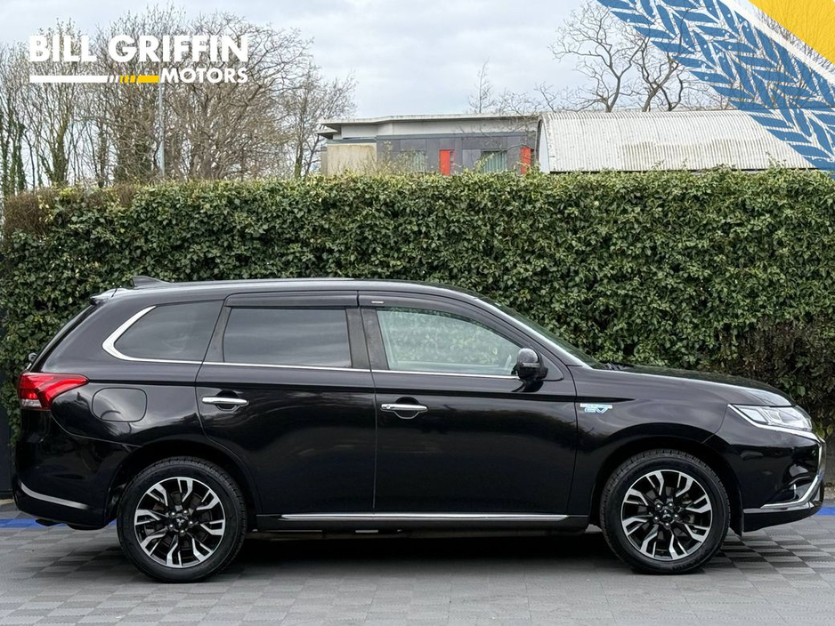 2018 Mitsubishi Outlander - image 2