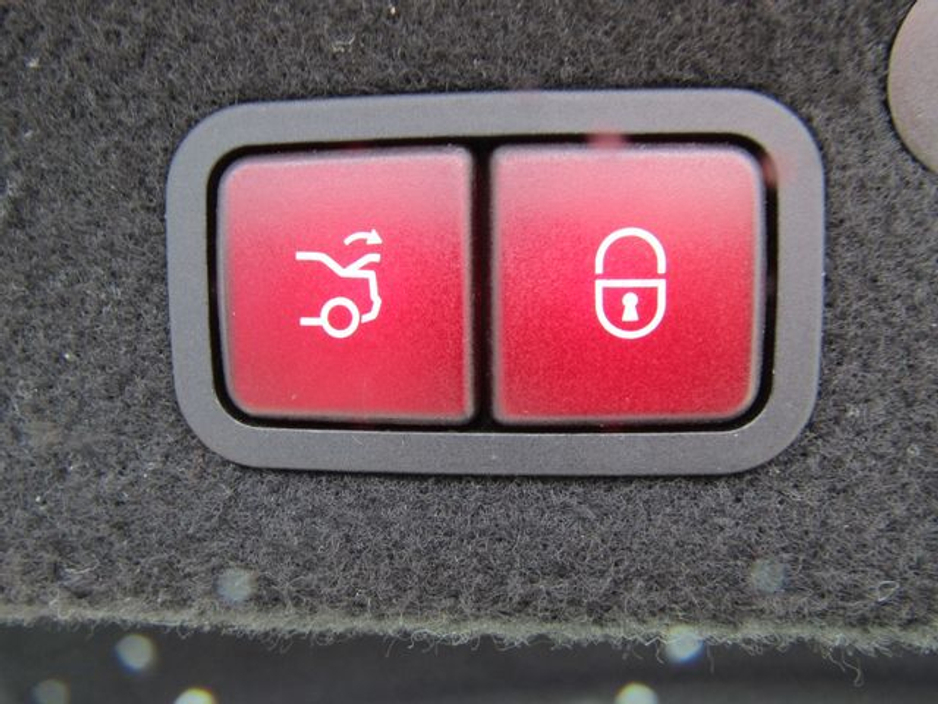 2016 Mercedes-Benz C Class - image 40