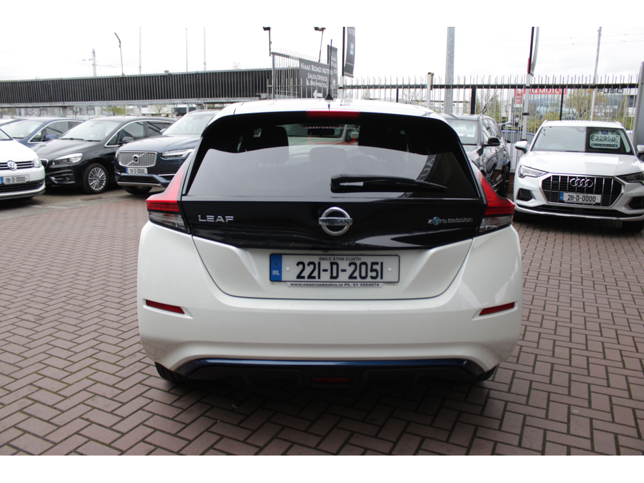 2022 Nissan Leaf - image 5