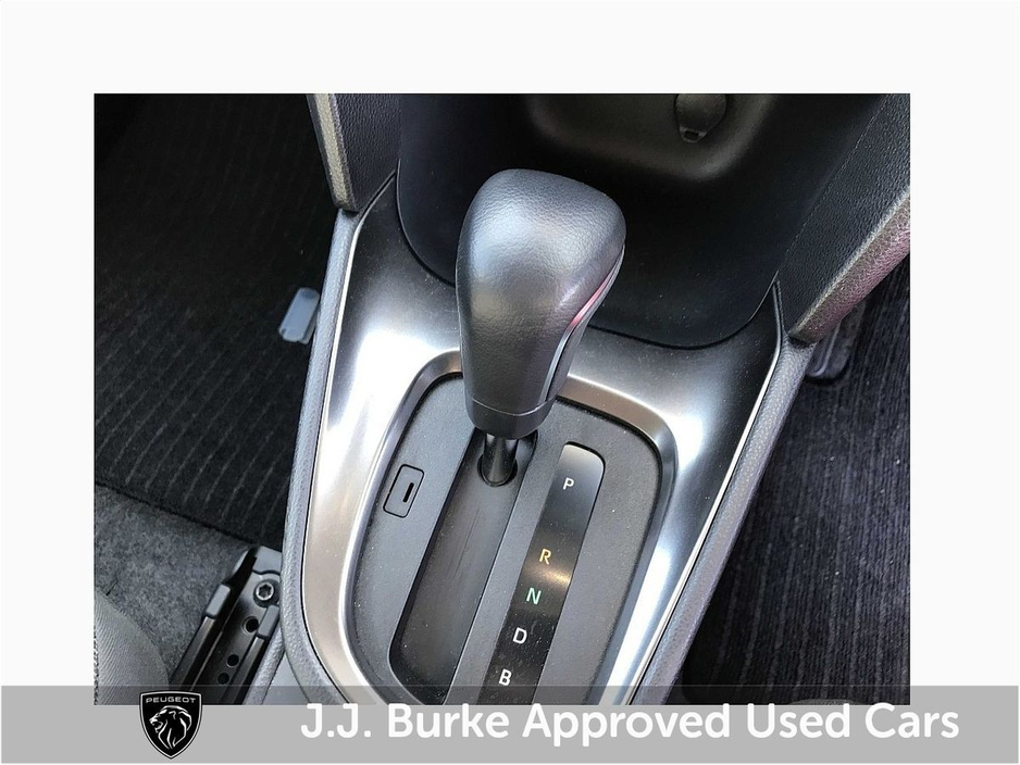 2024 Toyota Yaris - image 25