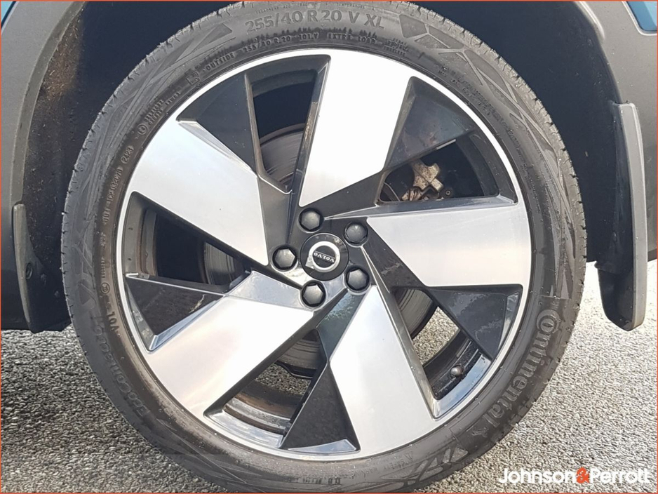 2022 Volvo C40 - image 16