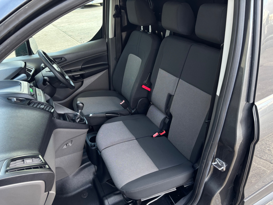 2022 Ford Transit Connect - image 11