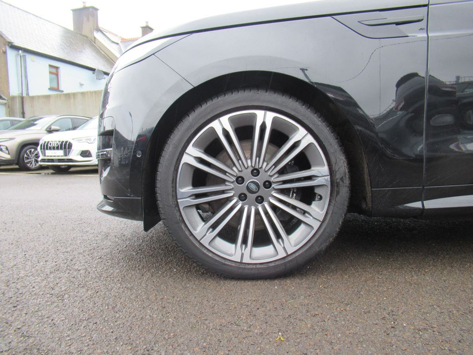 2024 Land Rover Range Rover Sport P460E Dynami €99,250