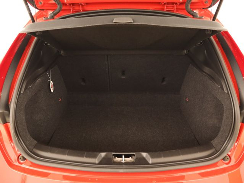 2016 Volvo V40 - image 13