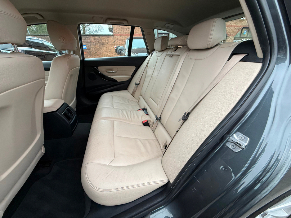 2016 BMW 3 Series - image 15