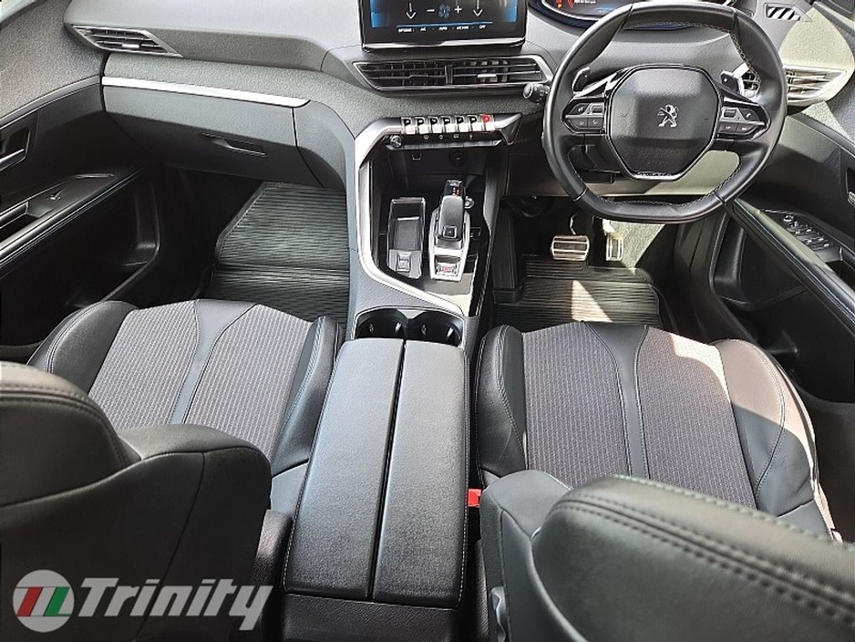 2023 Peugeot 5008 - image 2