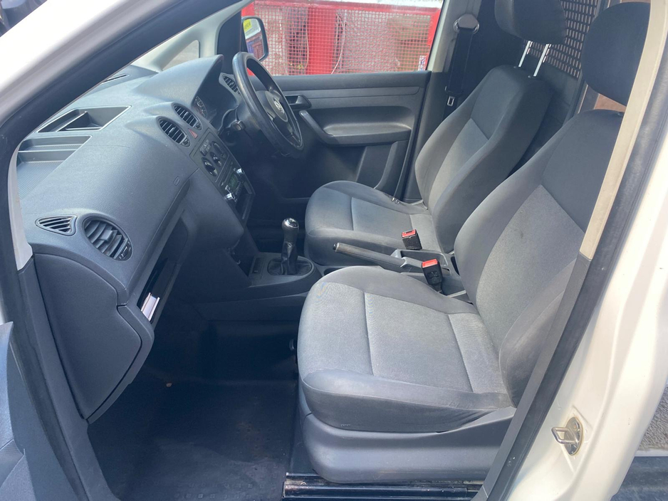 2014 Volkswagen Caddy - image 12