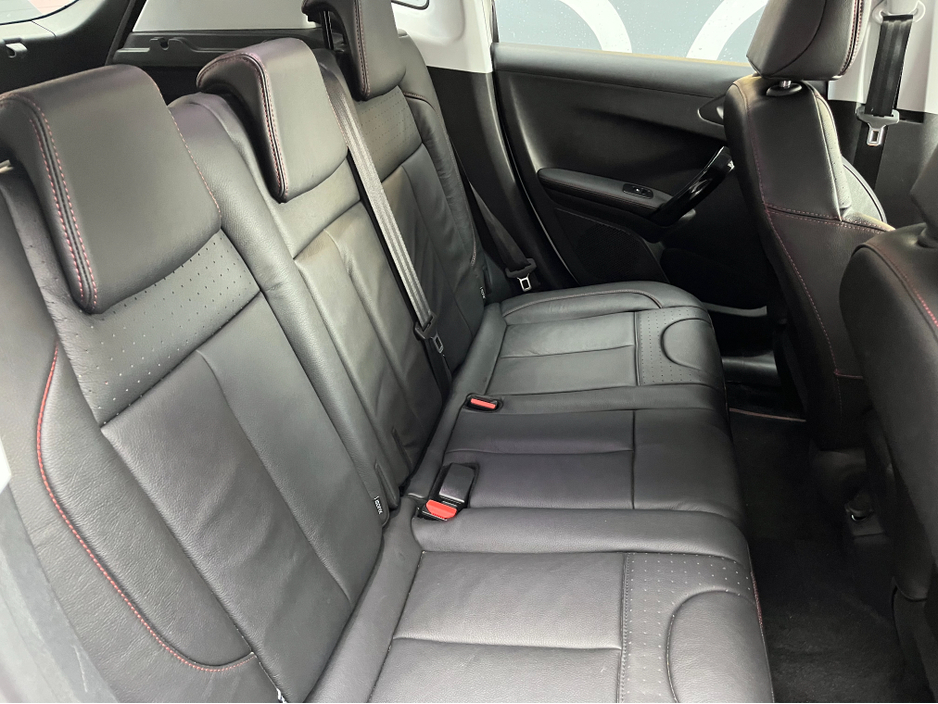 2020 Peugeot 2008 - image 13