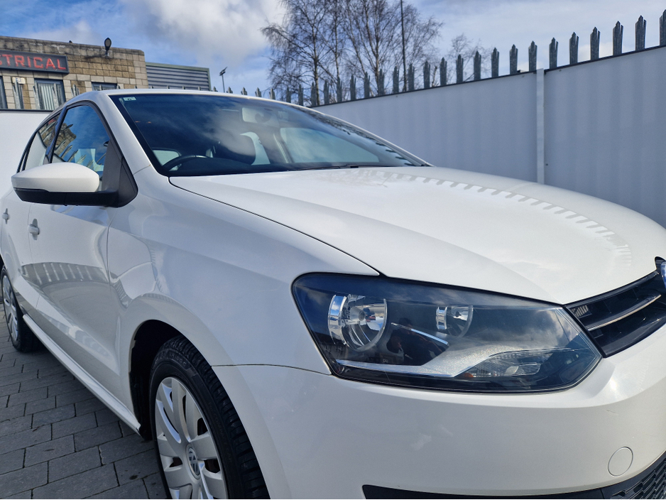 2013 Volkswagen Polo - image 2