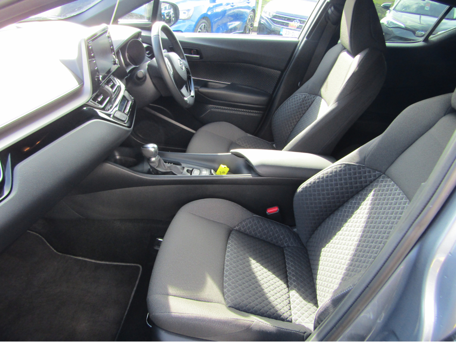 2023 Toyota C-HR - image 8