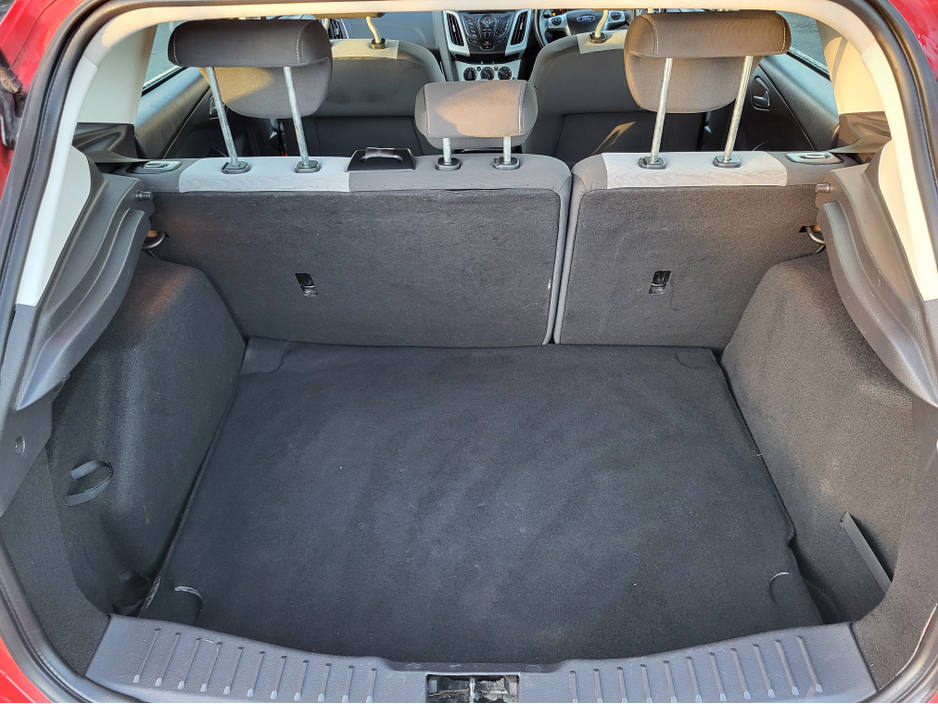 2012 Ford Focus - image 17