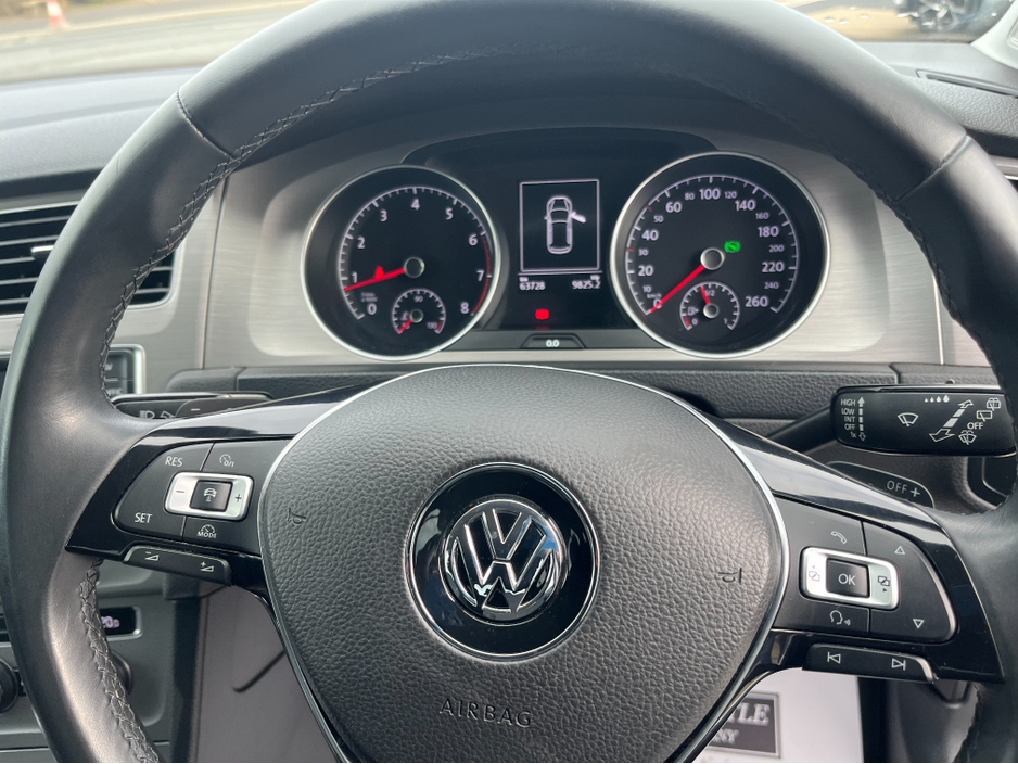 2015 Volkswagen Golf - image 11
