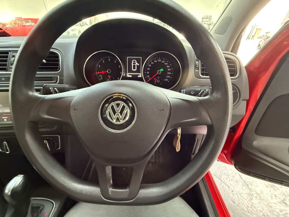 2016 Volkswagen Polo - image 10