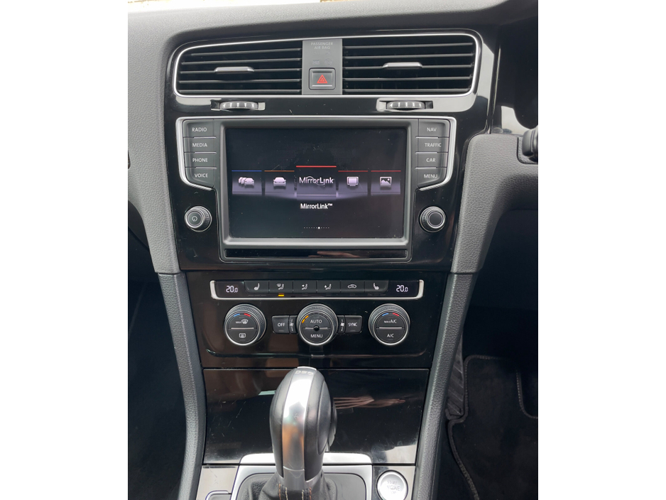 2015 Volkswagen Golf - image 8