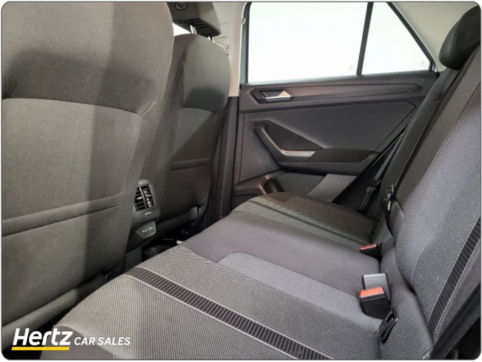 2024 Volkswagen T-Roc - image 13