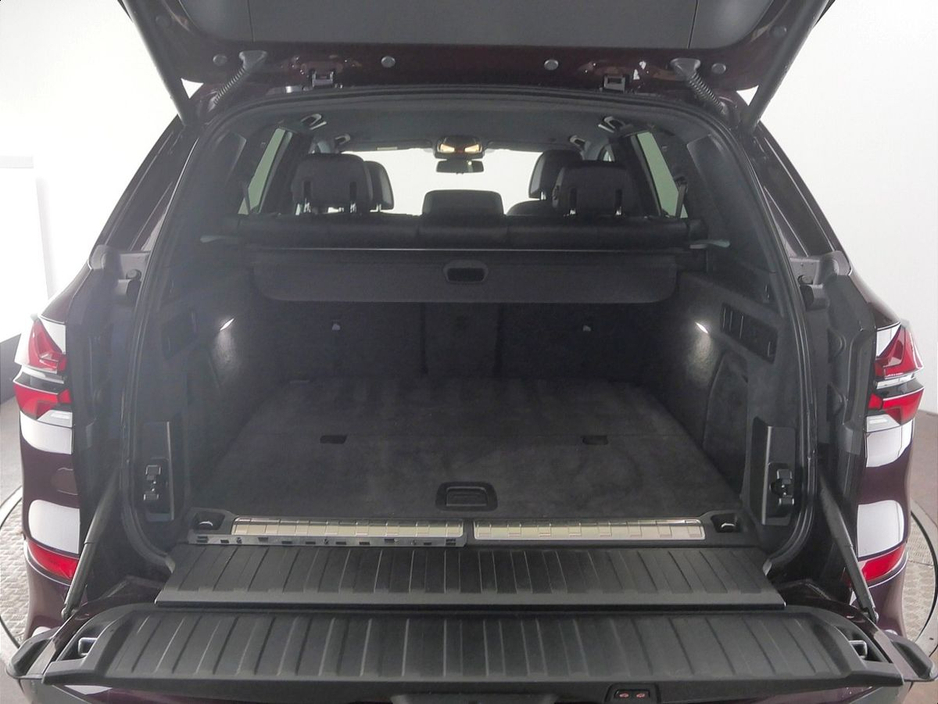 2023 BMW X5 - image 13