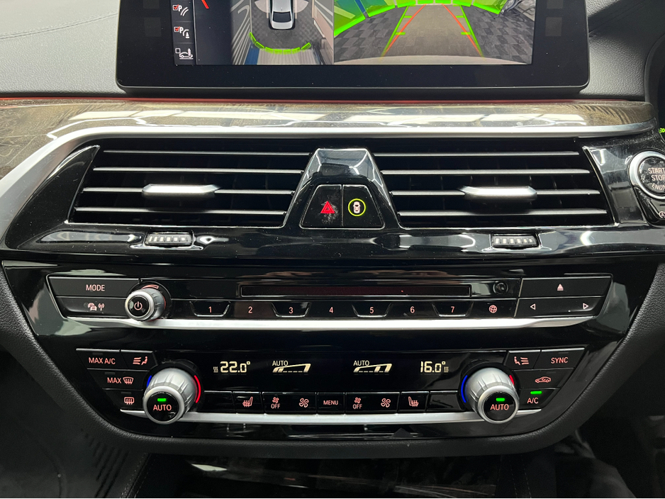 2017 BMW 5 Series - image 25