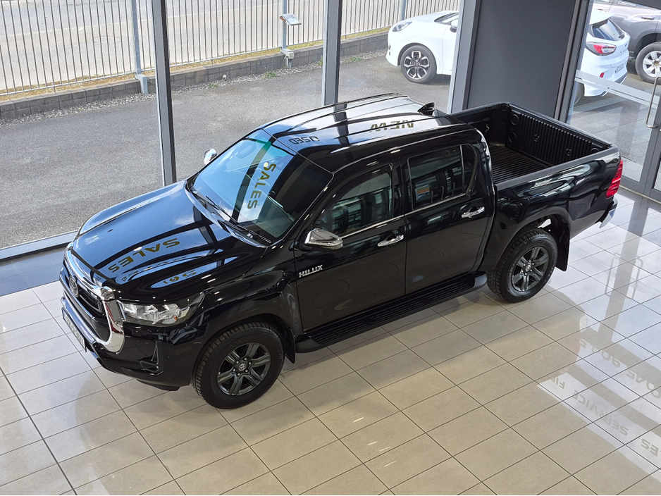 2022 Toyota Hilux - image 15