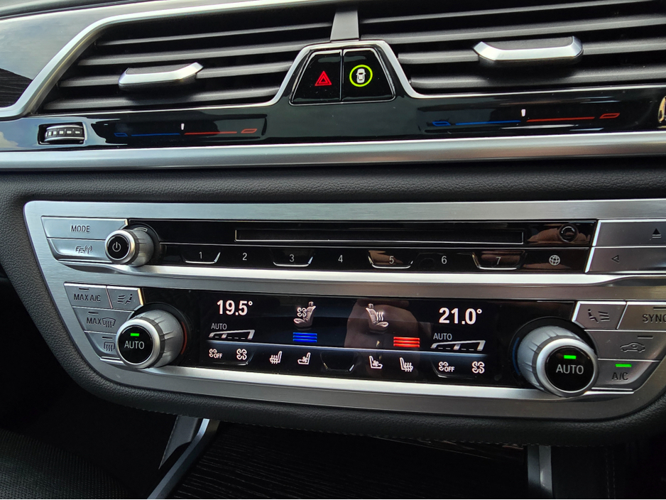 2018 BMW 7 Series - image 21