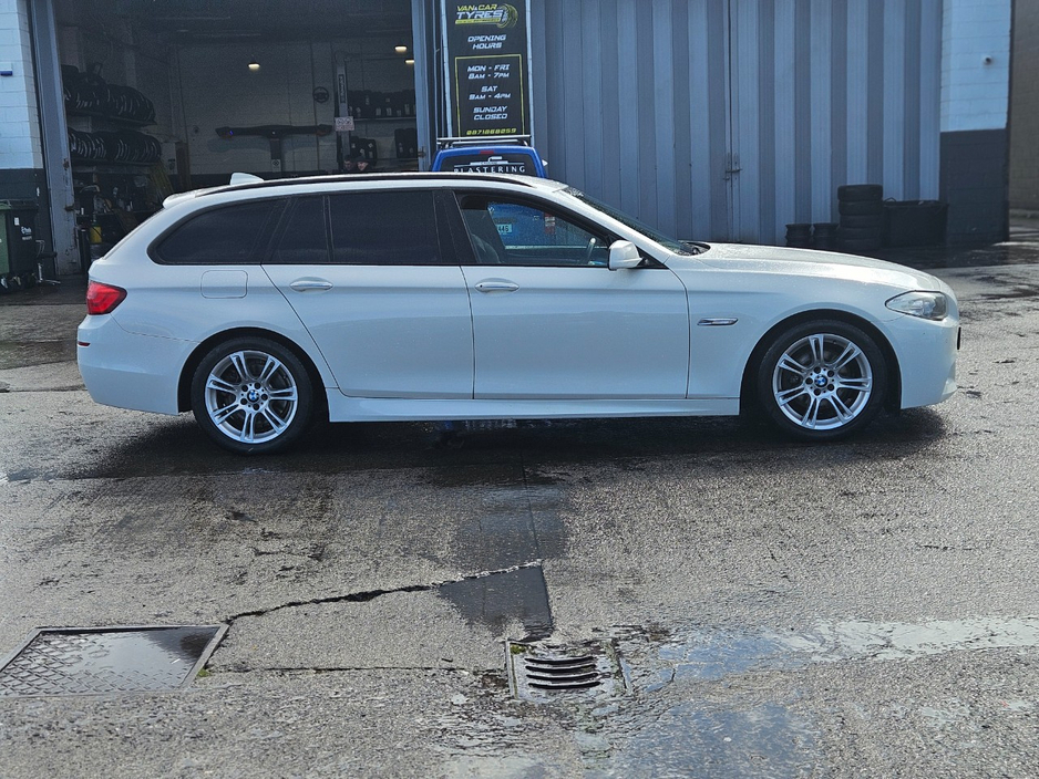 2013 BMW 5 Series - image 2