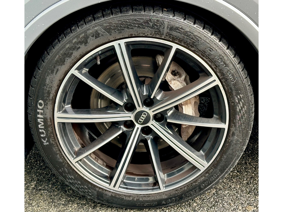 2021 Audi Q7 - image 13