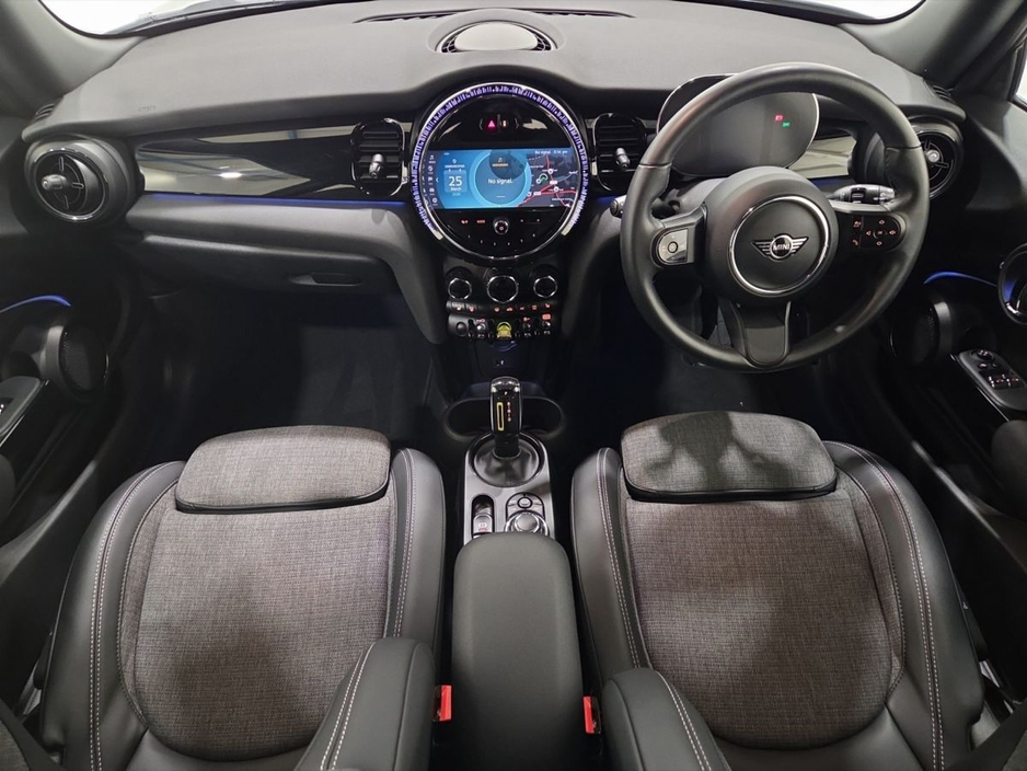 2022 MINI Hatch - image 4