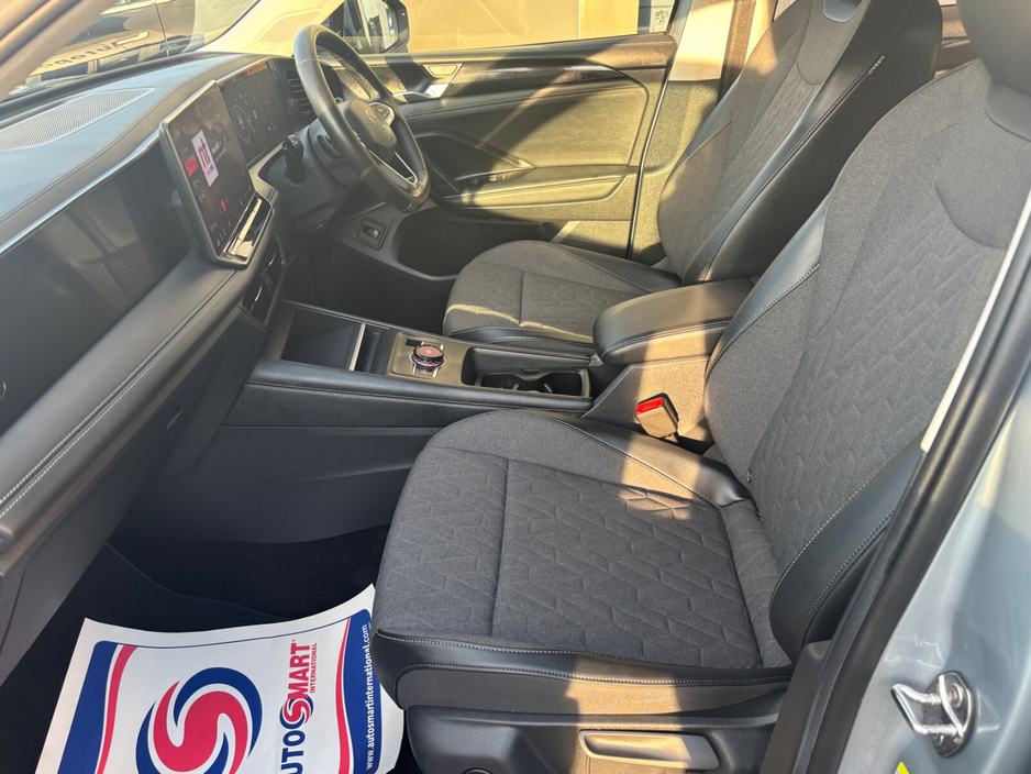 2024 Volkswagen Tiguan - image 12