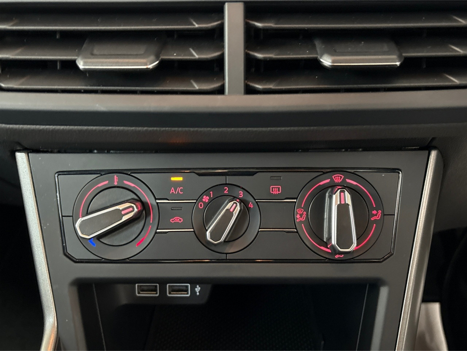 2018 Volkswagen Polo NEW NCT COMFORTLINE 1.0 MANUAL**MULTIFUNCTIONAL STEERING WHEEL**TOUCH SCREEN MEDIA DISPLAY**PARKING SENSORS**APPLE CARPLAY**BLACK CLOTH INTERIOR**SEMI DIGITAL DASH**ISOFIX**FINANCE AVAILABLE** €14,495