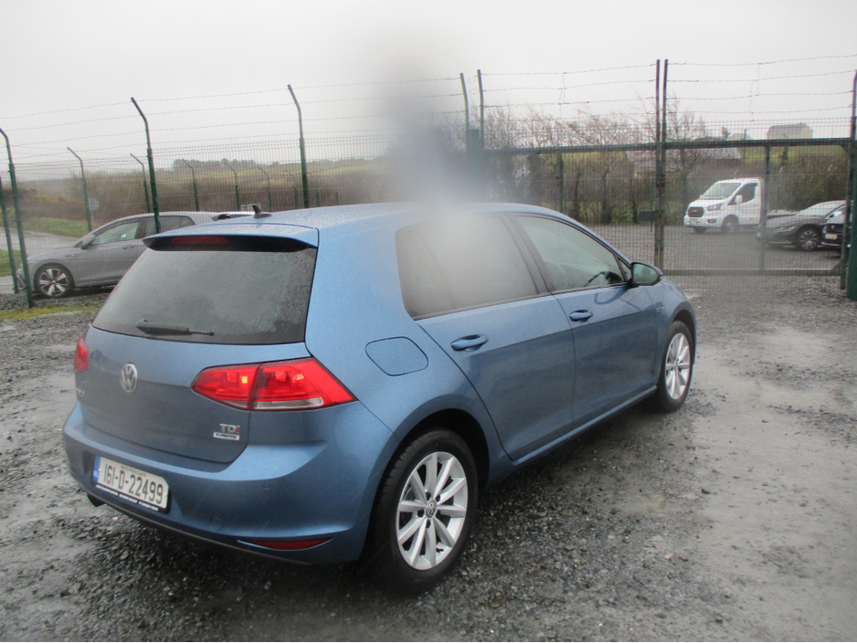 2016 Volkswagen Golf - image 9