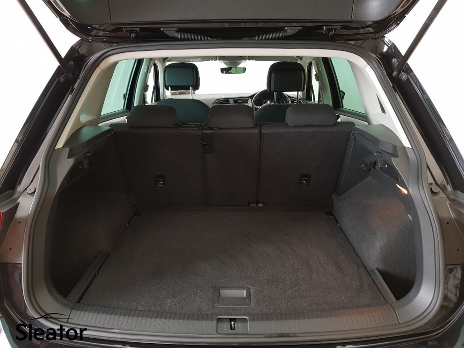 2017 Volkswagen Tiguan - image 9