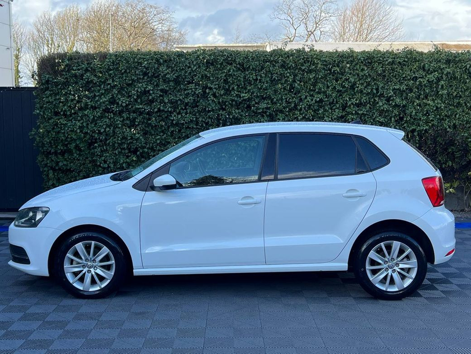 2015 Volkswagen Polo - image 3