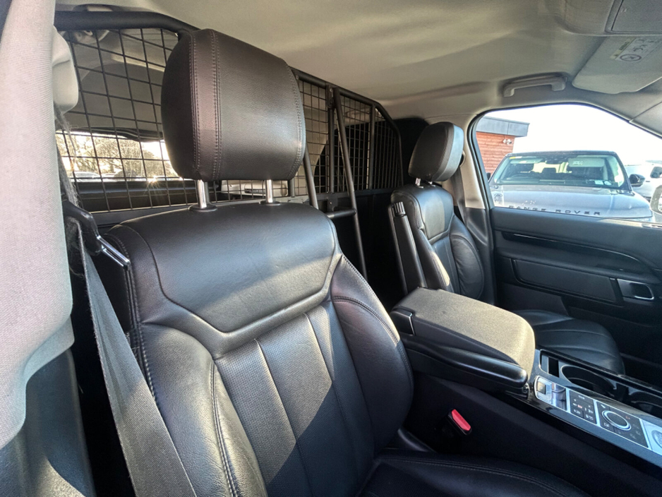 2018 Land Rover Discovery - image 10