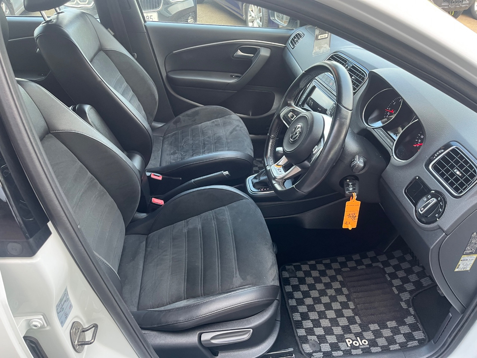 2017 Volkswagen Polo - image 5