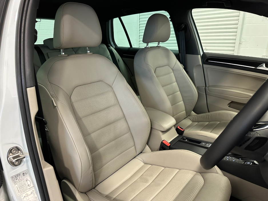 2019 Volkswagen Golf - image 25