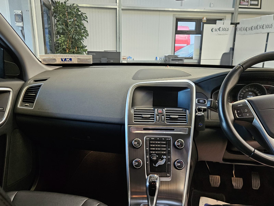 2016 Volvo XC60 D3 (150hp) FWD ES €18,950