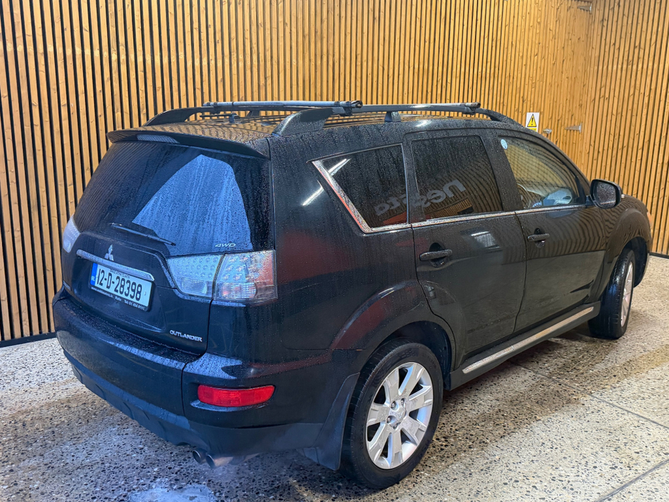 2012 Mitsubishi Outlander - image 2