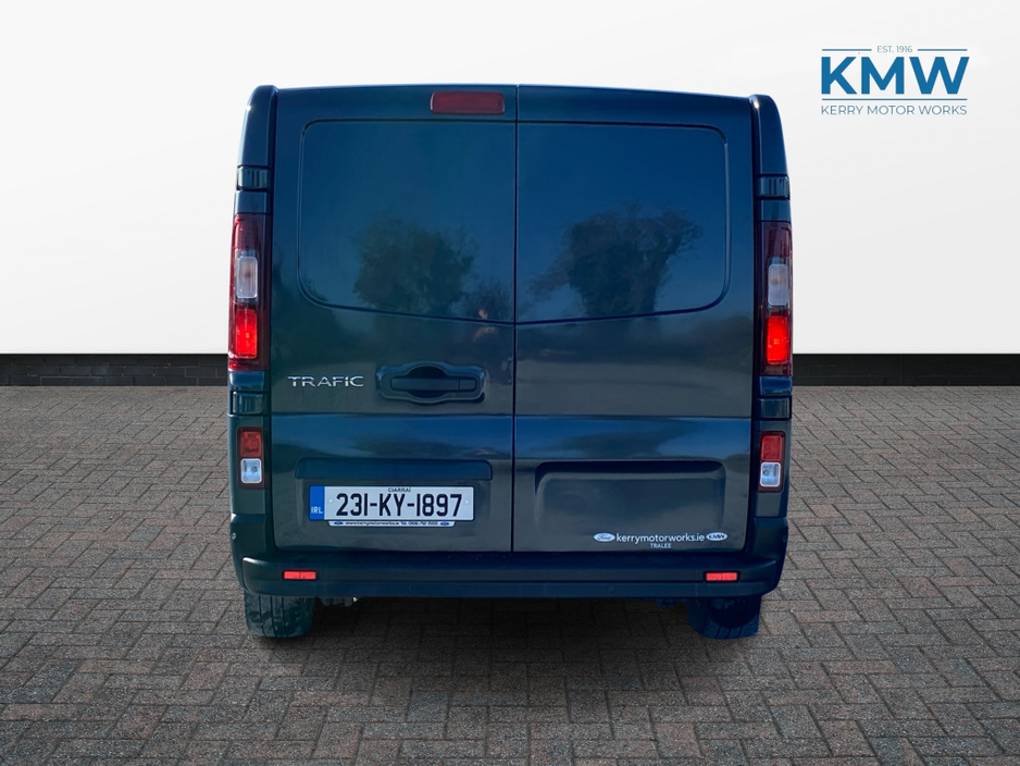 2023 Renault Trafic - image 4