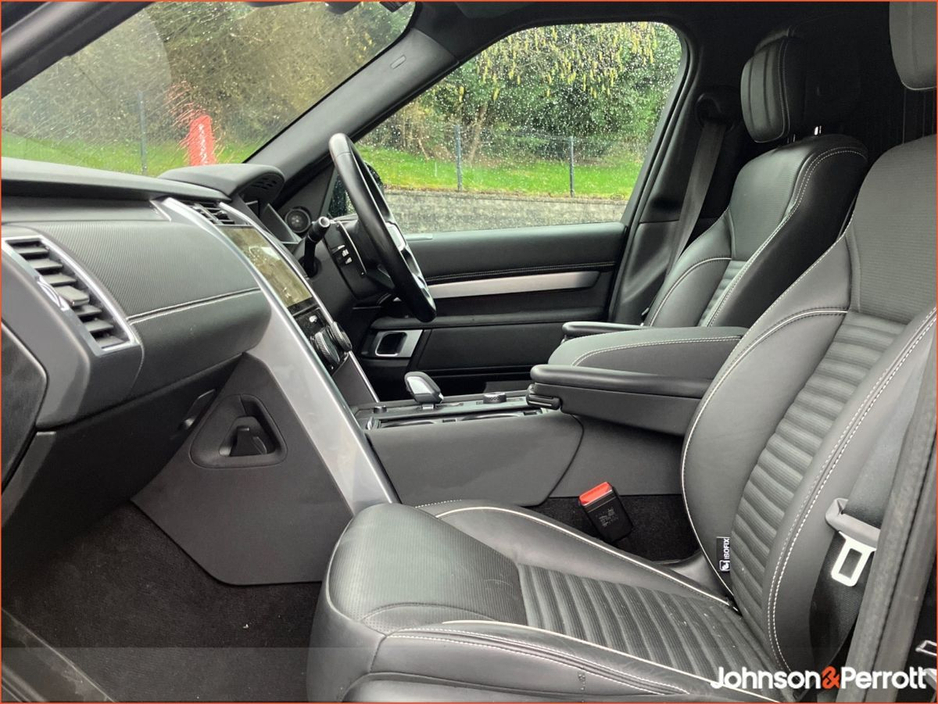 2024 Land Rover Discovery - image 3