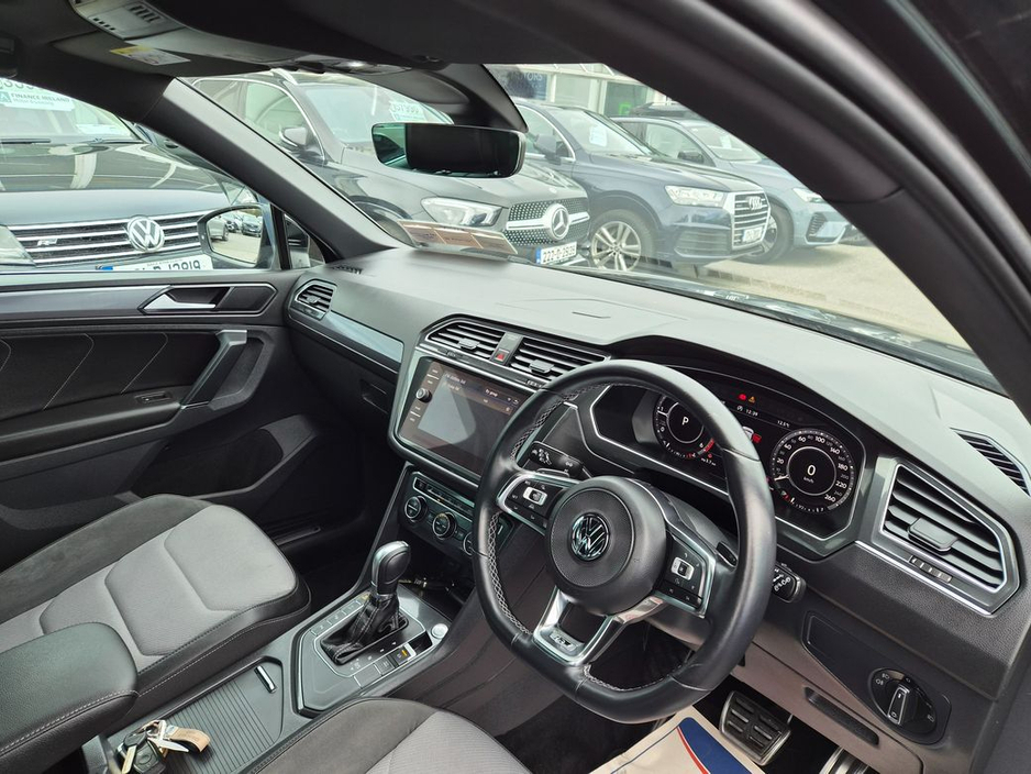 2018 Volkswagen Tiguan - image 8